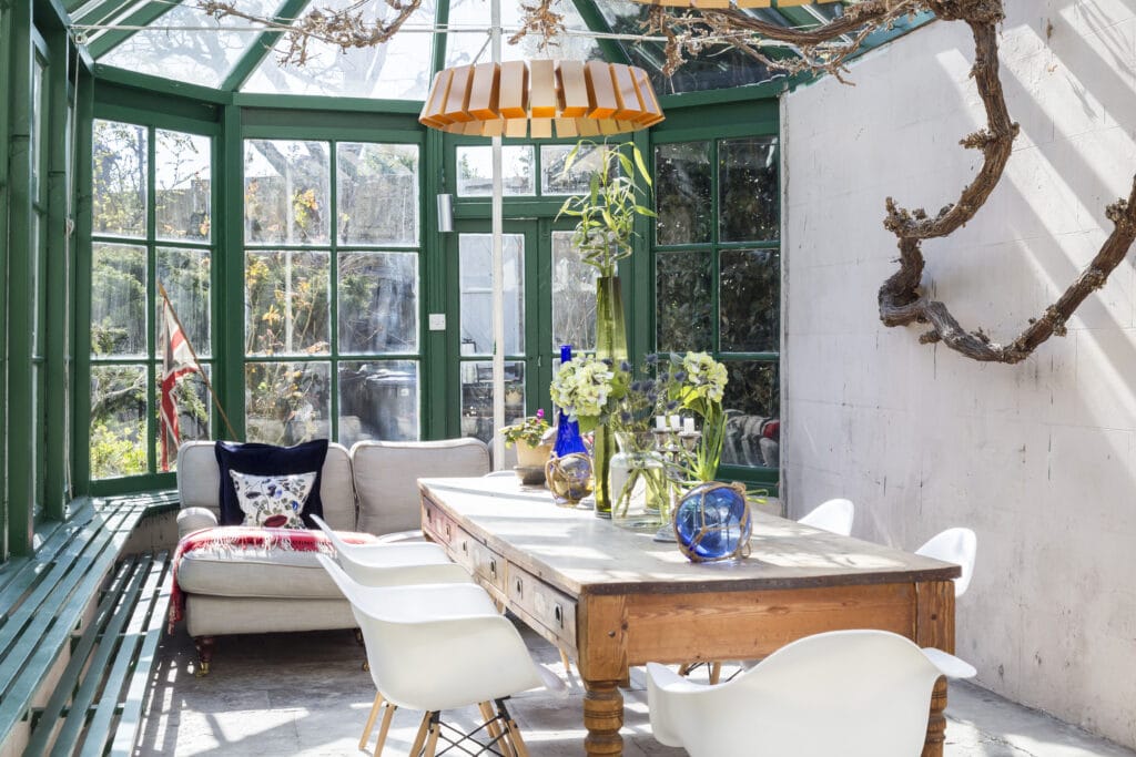 a table topped with lots of furniture
