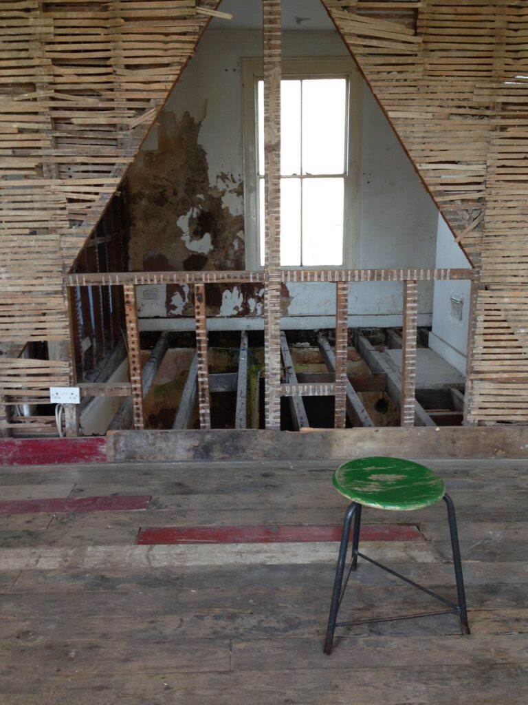 an old barn in a room