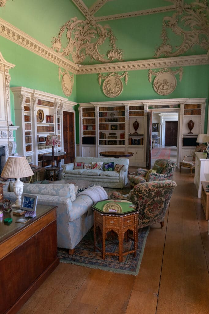 a living room filled with furniture and a fire place