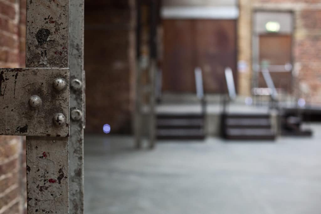 VU-Studio-(3-3-2011)-9 (1)