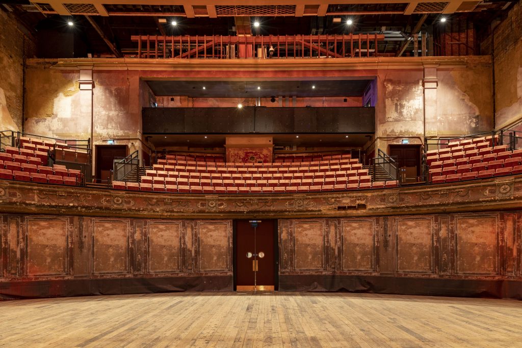 ALLYPALLYR6LW5770Theatre-FilmingBrochure
