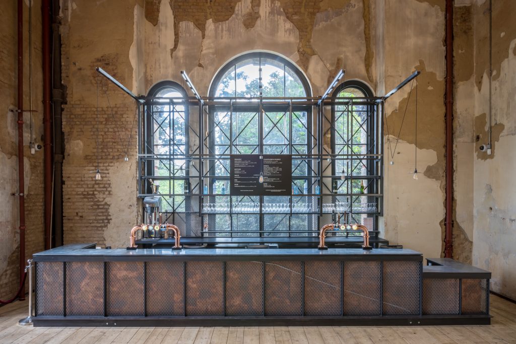 ALLYPALLYTheatre Bar