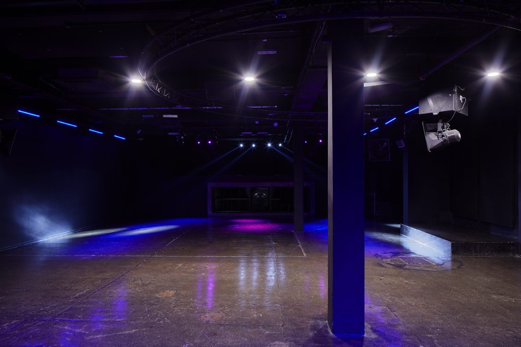 THE BLACK STUDIOE1Studio-12