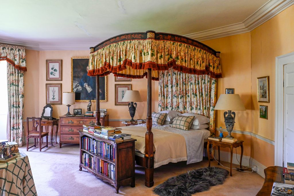 a living room filled with furniture and a fireplace