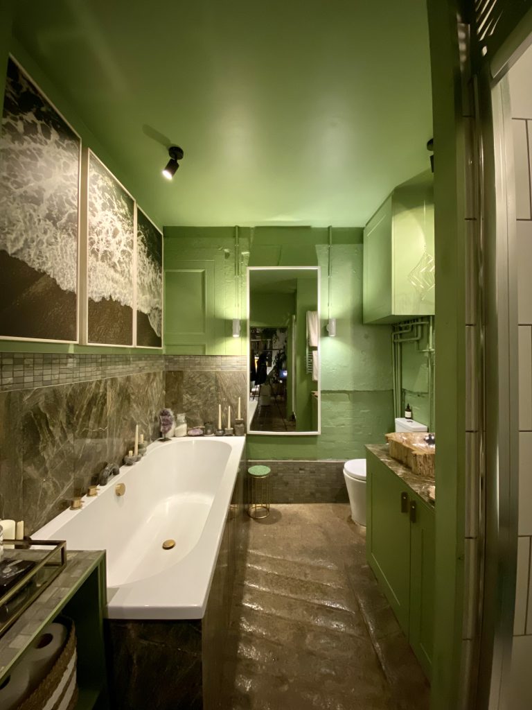 CLAPTON BOTANICALClapton Tram Bathroom3
