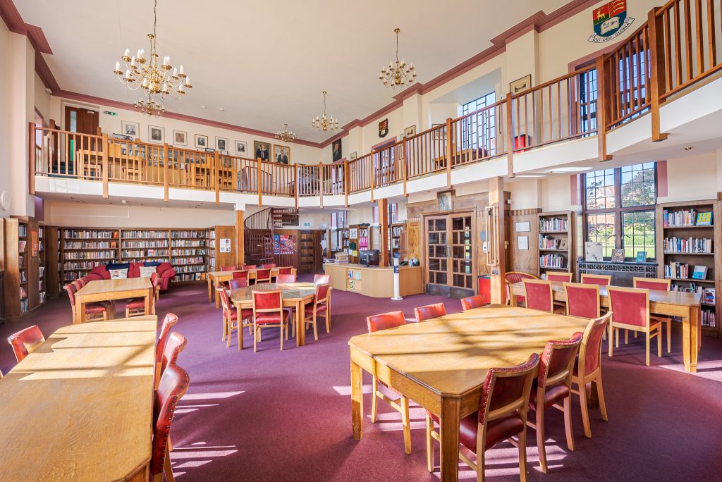 a room full of tables and chairs in a library