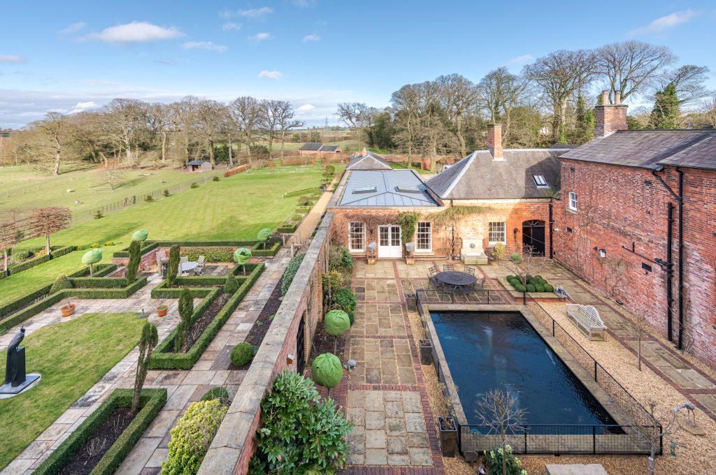 Copyright R3 Photography Ltd.