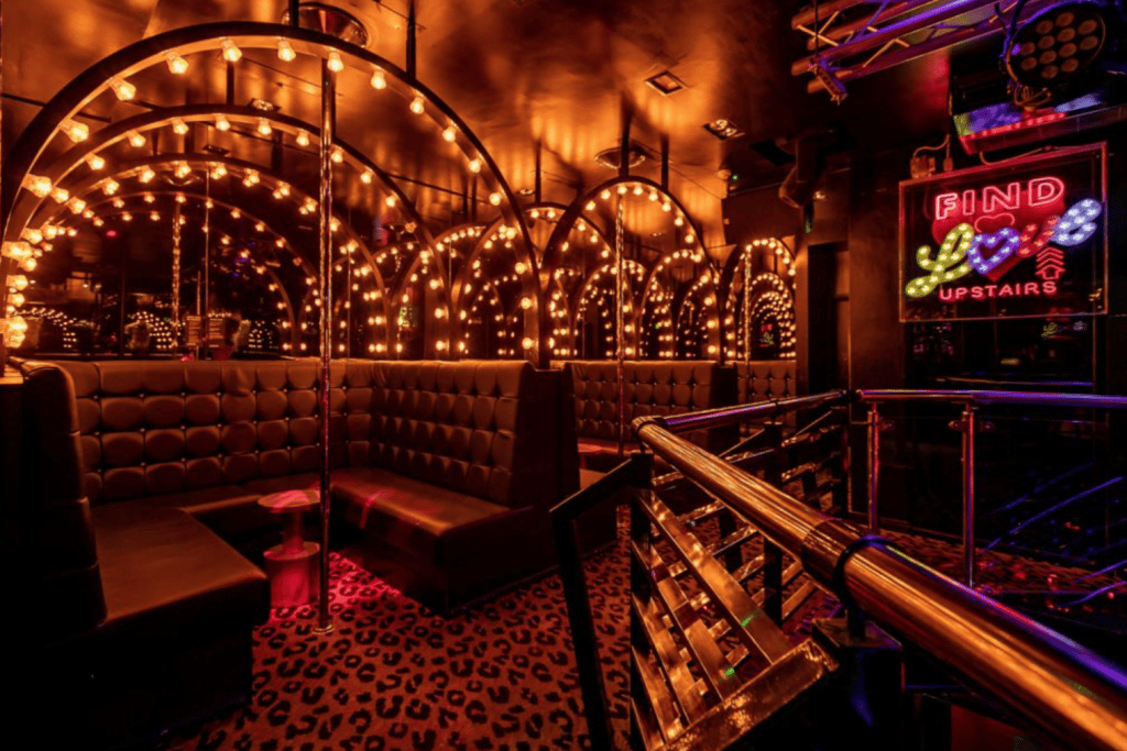 METROMain Room, Mezzanine Booths