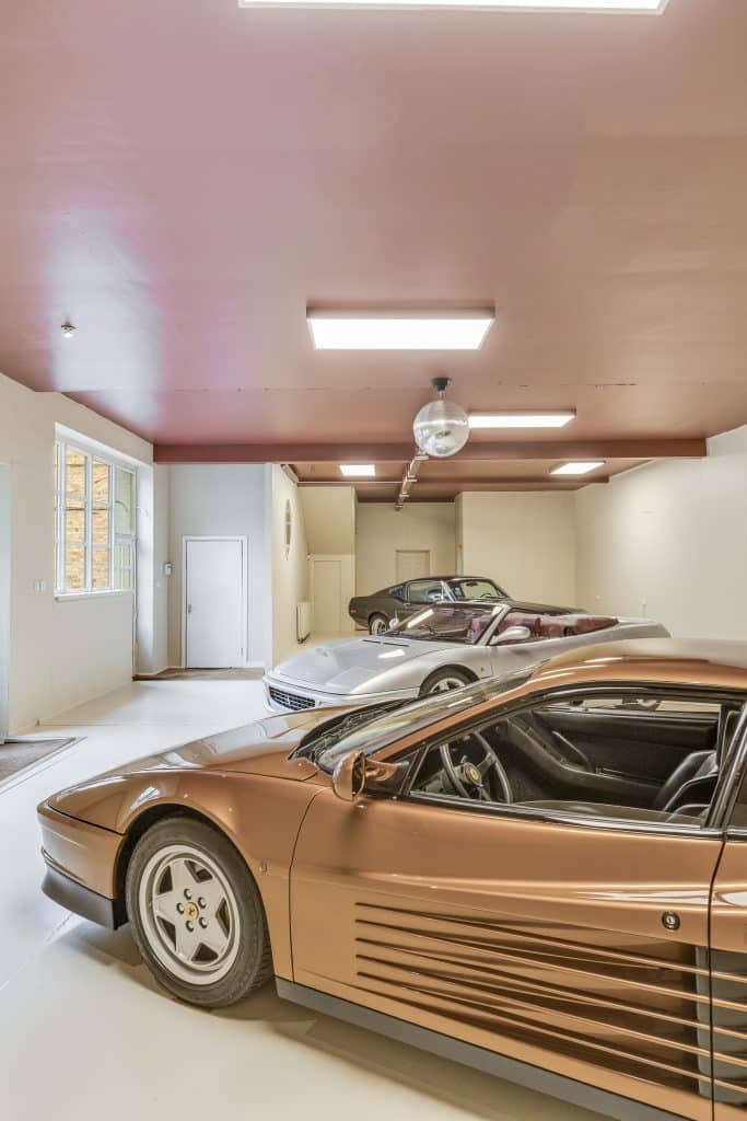 The Vineyard 10GASKET Car Garage with Loft Apartment for west london shoot location projects