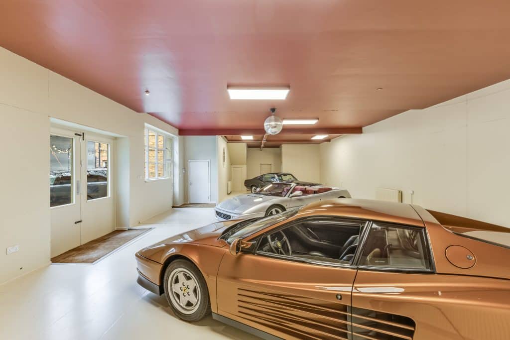 The Vineyard 11GASKET Car Garage with Loft Apartment for west london shoot location projects
