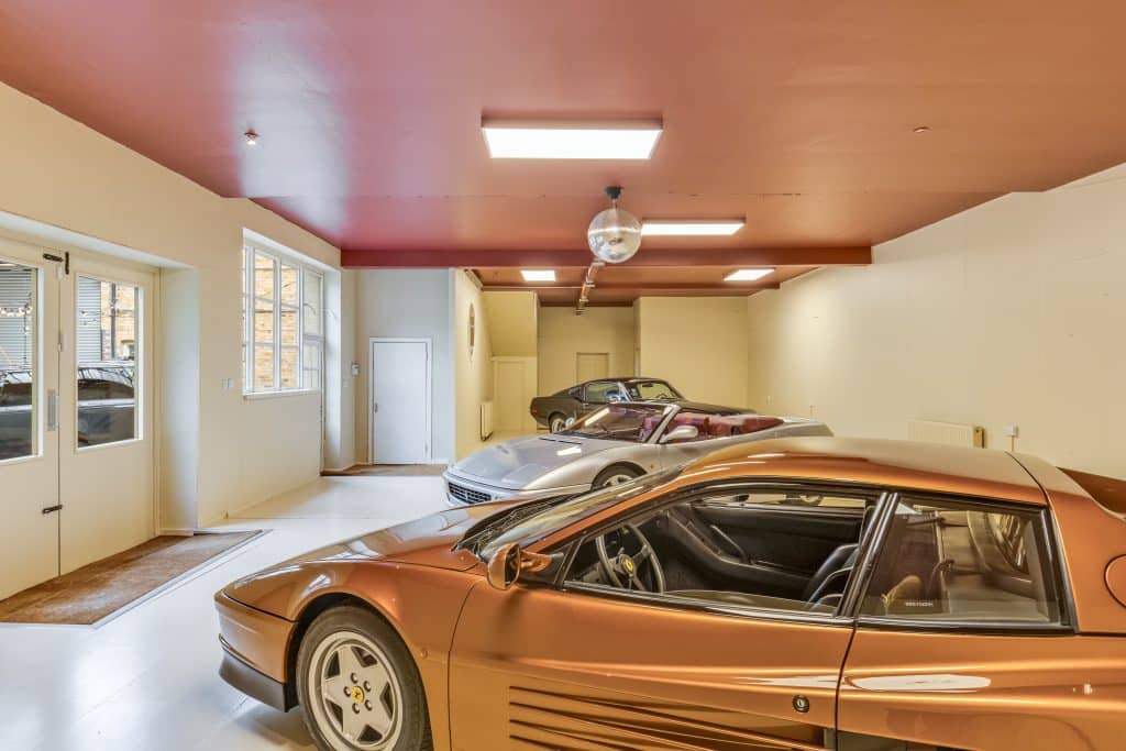 The Vineyard 12GASKET Car Garage with Loft Apartment for west london shoot location projects