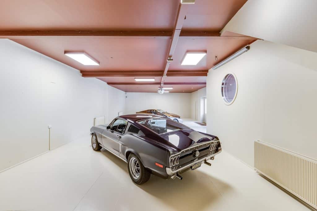 The Vineyard 1GASKET Car Garage with Loft Apartment for west london shoot location projects