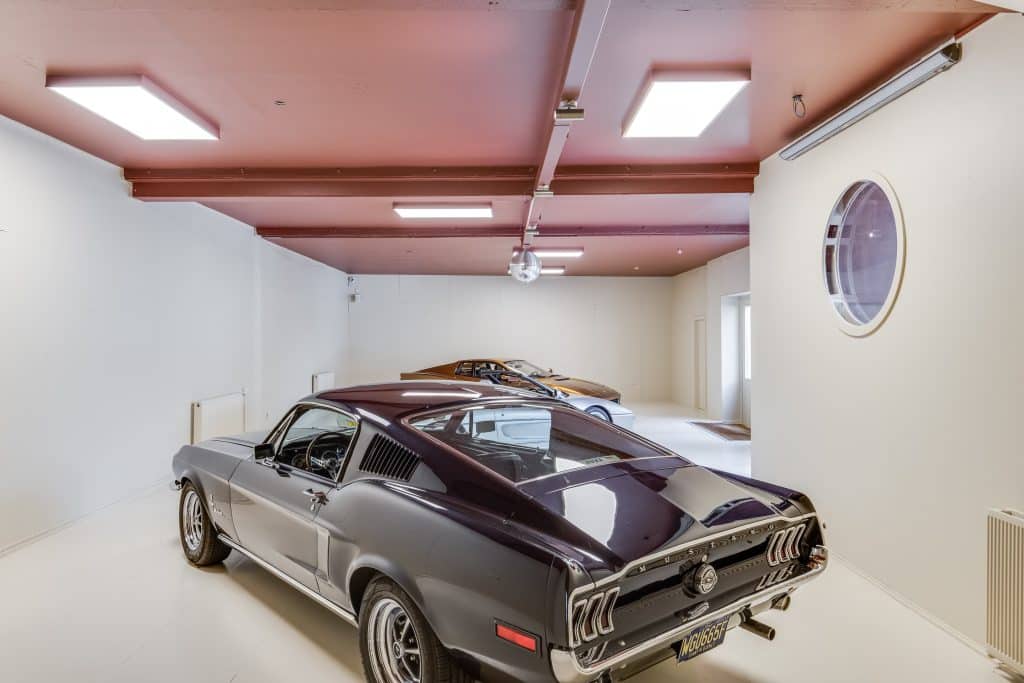 The Vineyard 2GASKET Car Garage with Loft Apartment for west london shoot location projects