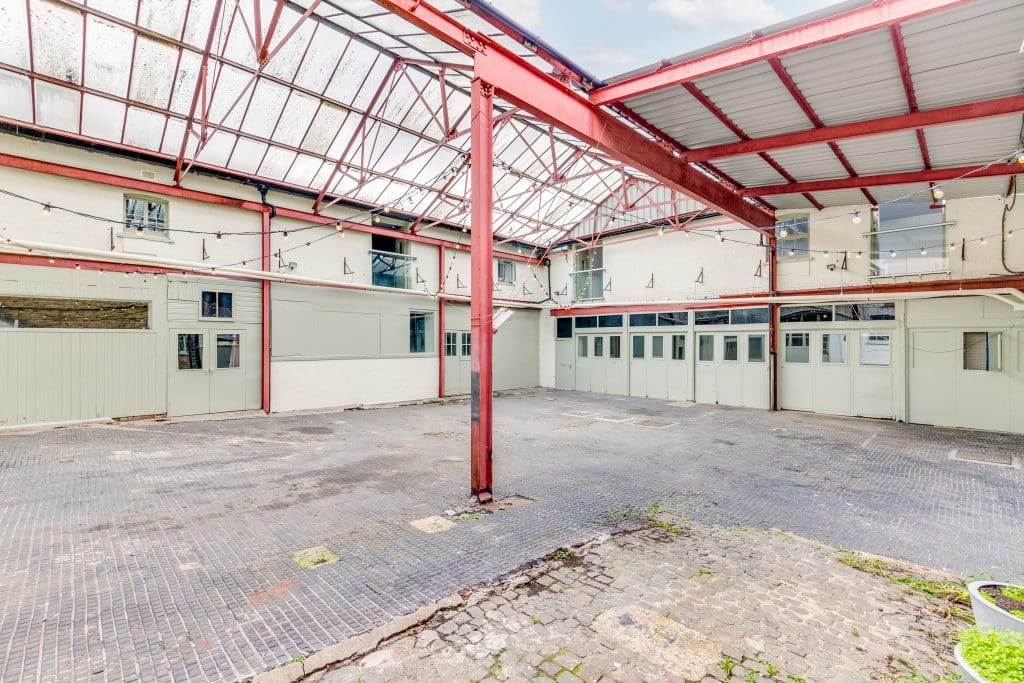 The Vineyard 45 68GASKET Car Garage with Loft Apartment for west london shoot location projects