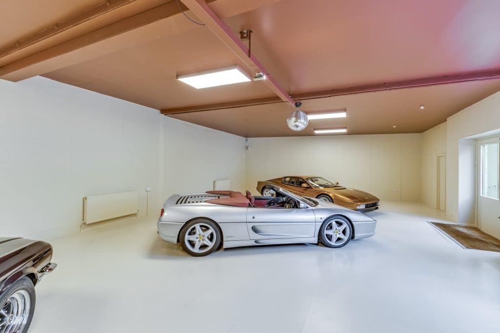 The Vineyard 4GASKET Car Garage with Loft Apartment for west london shoot location projects