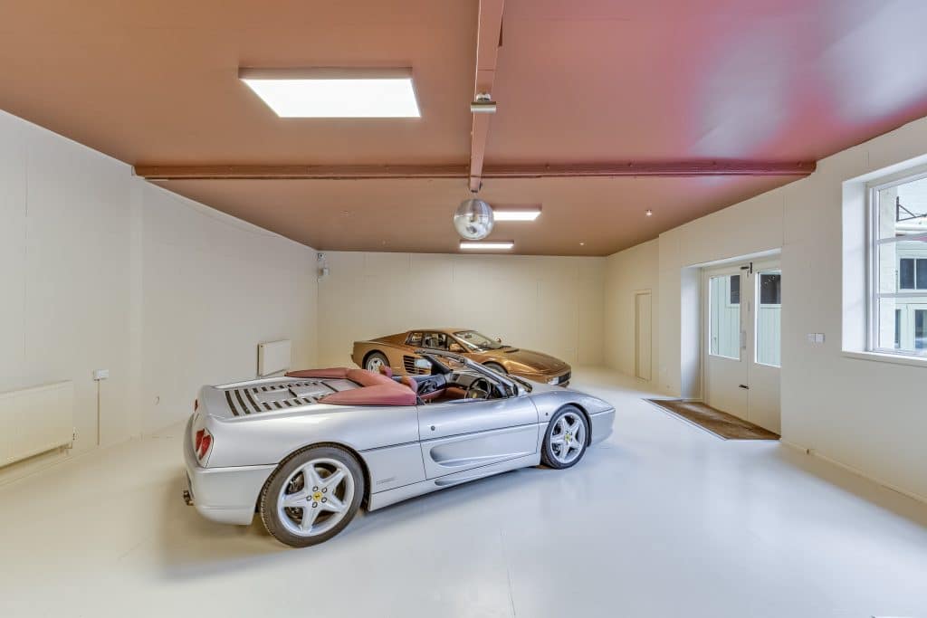 The Vineyard 5GASKET Car Garage with Loft Apartment for west london shoot location projects