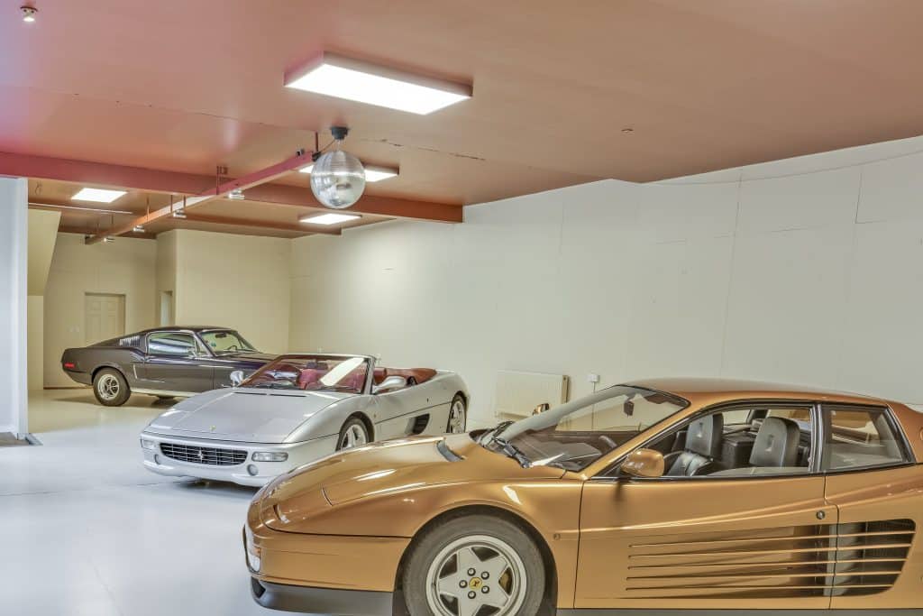 The Vineyard 8GASKET Car Garage with Loft Apartment for west london shoot location projects