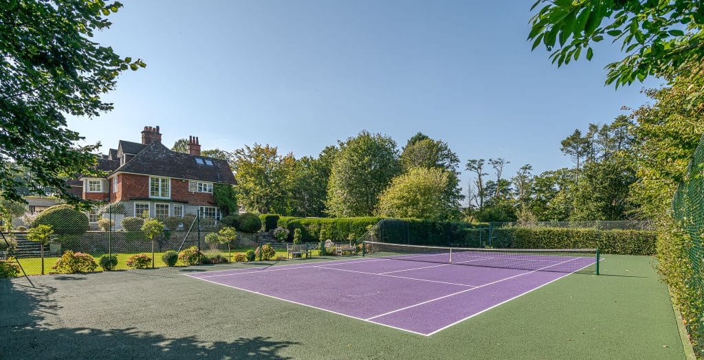 WITLEY HOUSE surrey large country location house tennis court Location Creation GCH Tennis Court (1)
