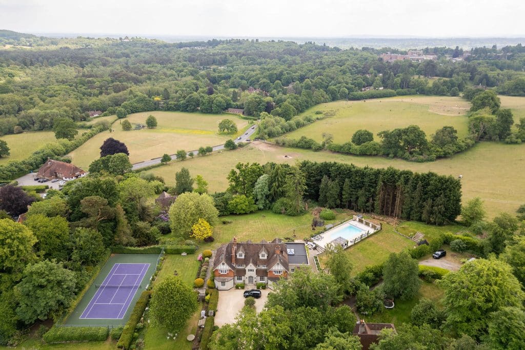 WITLEY HOUSE surrey large country location house tennis court Location Creation GCH ariel