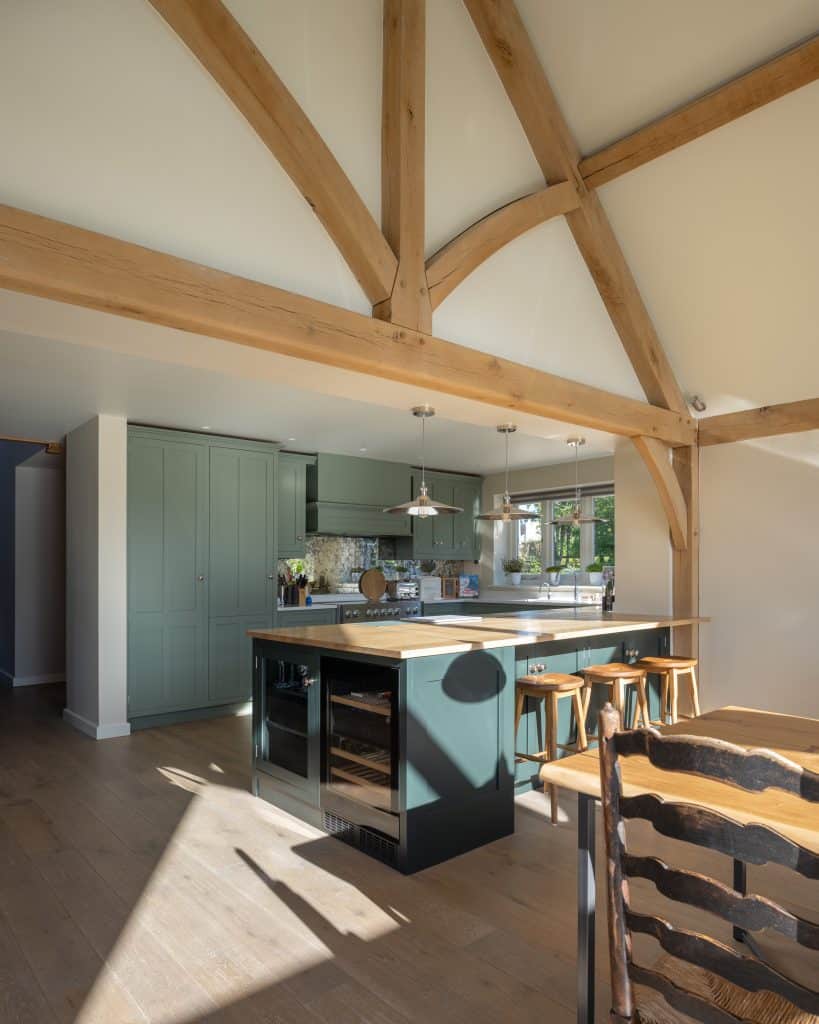 Kitchen & Breakfast Bar
