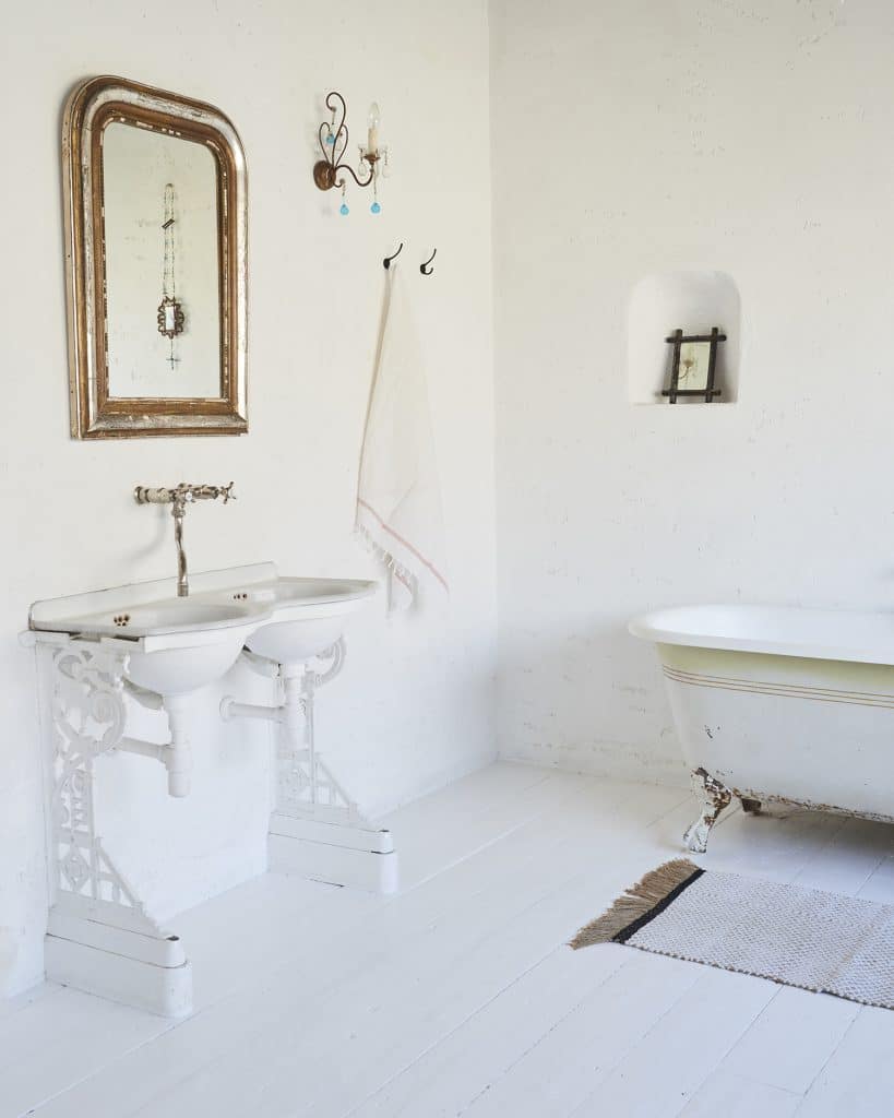 TAVISTOCK7Bathroom