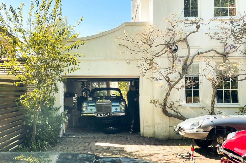 PARK LODGE4. Garage-driveway-mercedes-cars-TV-filming-hire-lodge-London