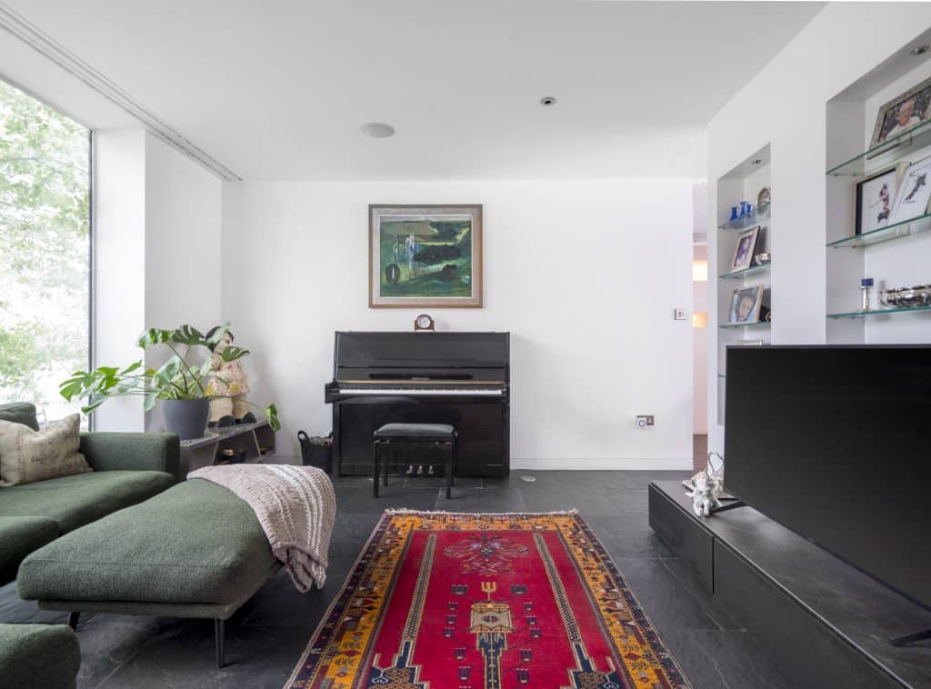 CUBIC 1a Alverstone Road NW2 5JS06