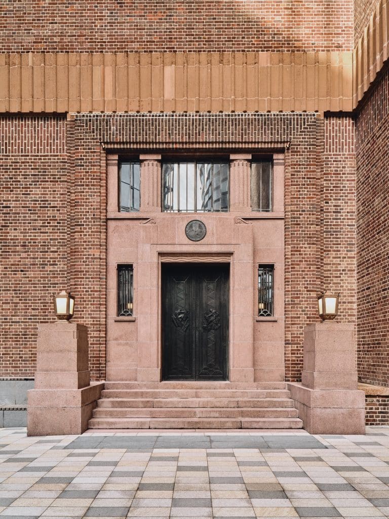 a brick building