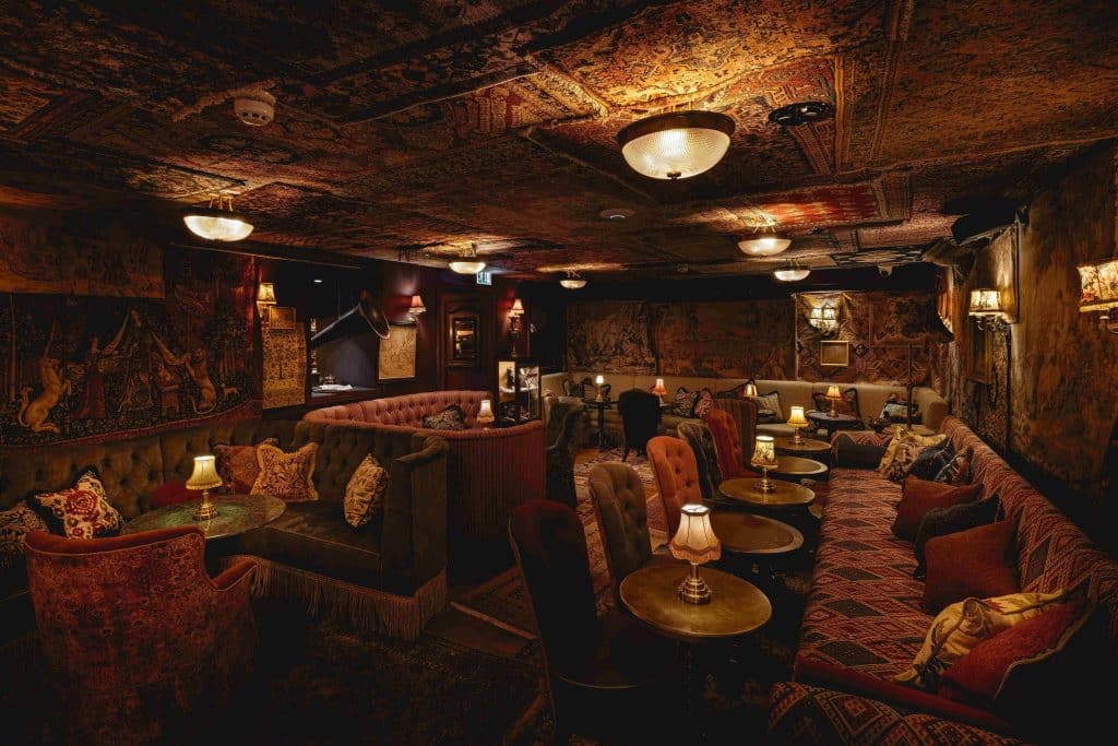 MAXIMALIST STYLE BAR 3