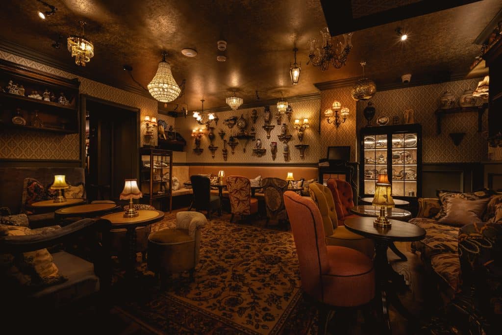 MAXIMALIST STYLE BAR 6
