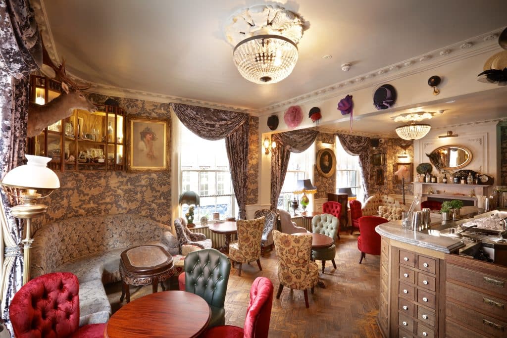 VICTORIAN STYLE BAR GinParlour2