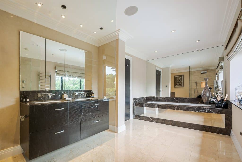 BISHOPS-WALK-BWK-Bathroom-1-alt.jpg