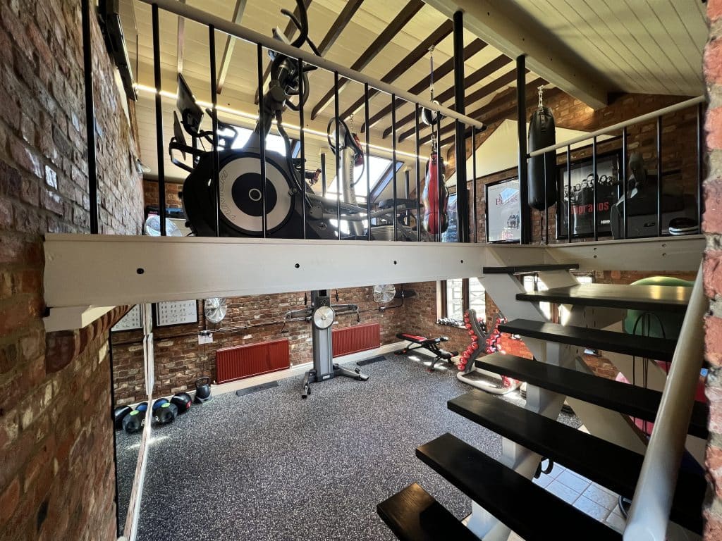 MORES FARM (94) Gym Photo 2