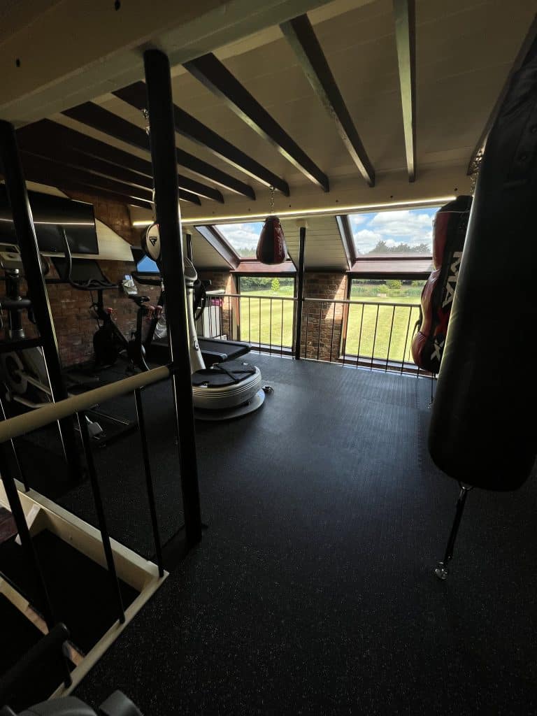 MORES FARM (96) Gym Photo 4