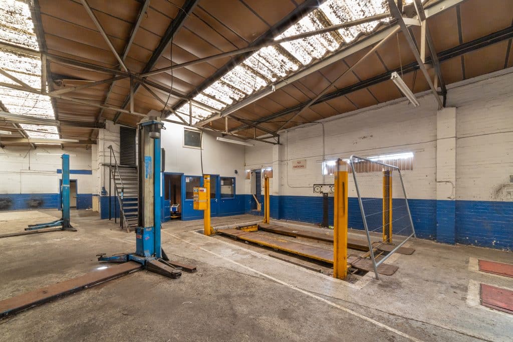 EAST LONDON GARAGE MOT_Garage_Bow_G_1
