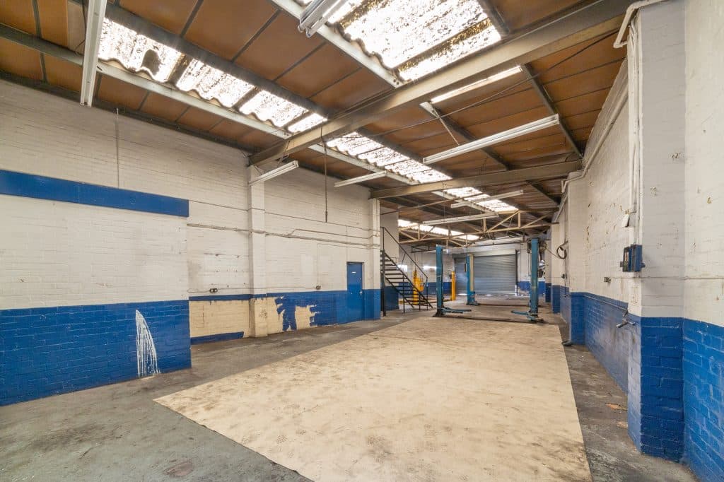 EAST LONDON GARAGE MOT_Garage_Bow_G_2