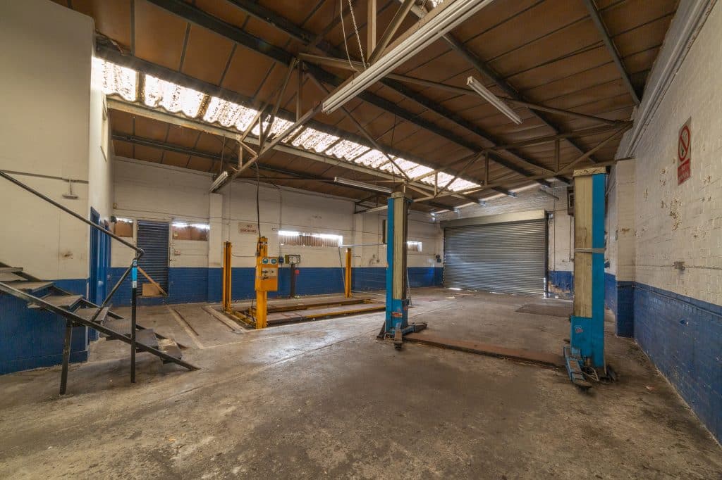 EAST LONDON GARAGE MOT_Garage_Bow_G_3