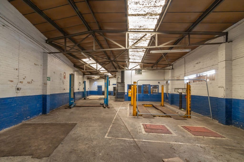EAST LONDON GARAGE MOT_Garage_Bow_G_4