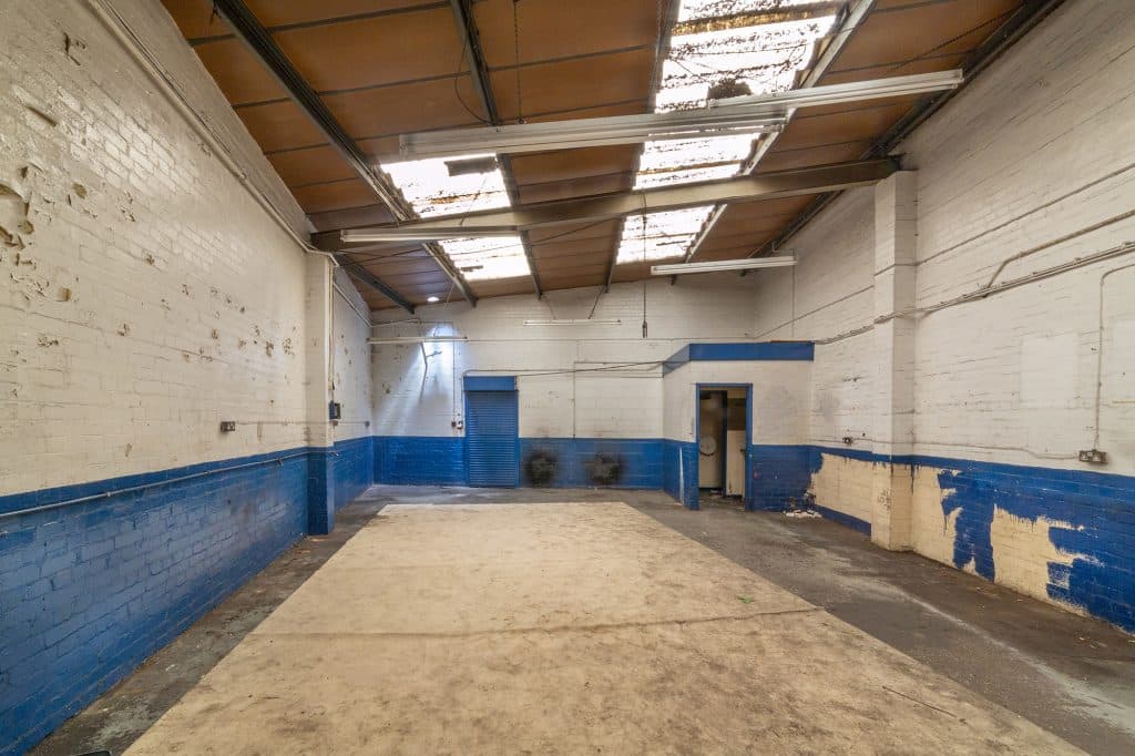 EAST LONDON GARAGE MOT_Garage_Bow_G_5