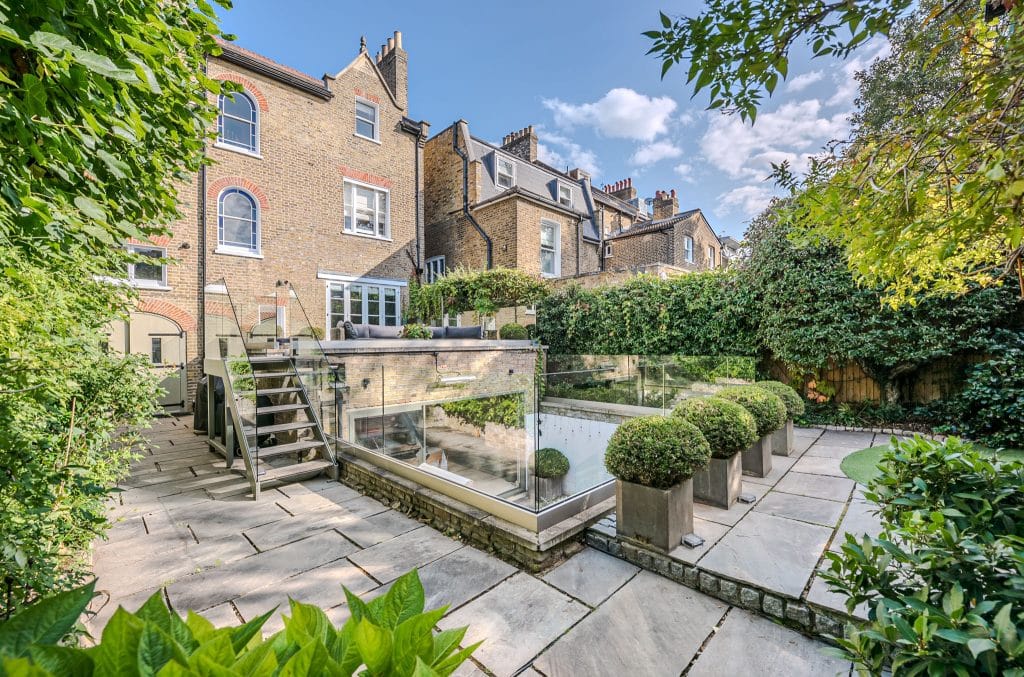 a garden in front of a building