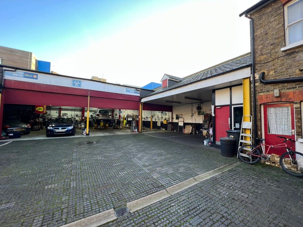 CROYDON GARAGE 12. S.E. MOT