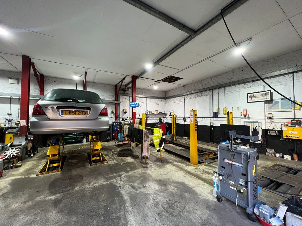 CROYDON GARAGE 18. S.E. MOT