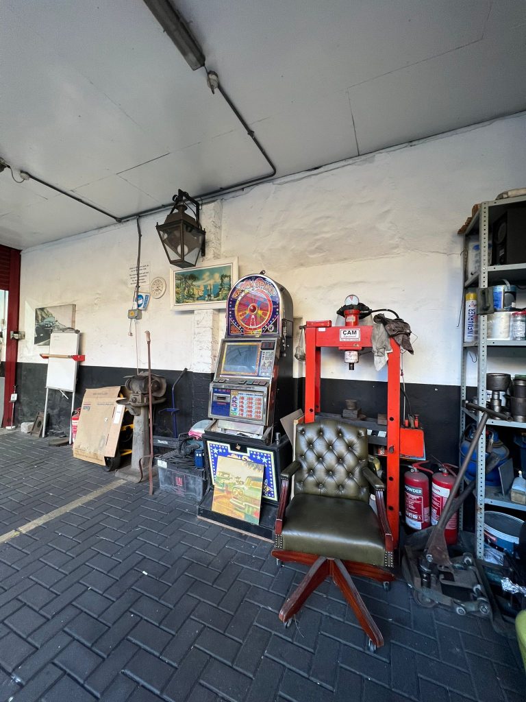 CROYDON GARAGE 27. S.E. MOT