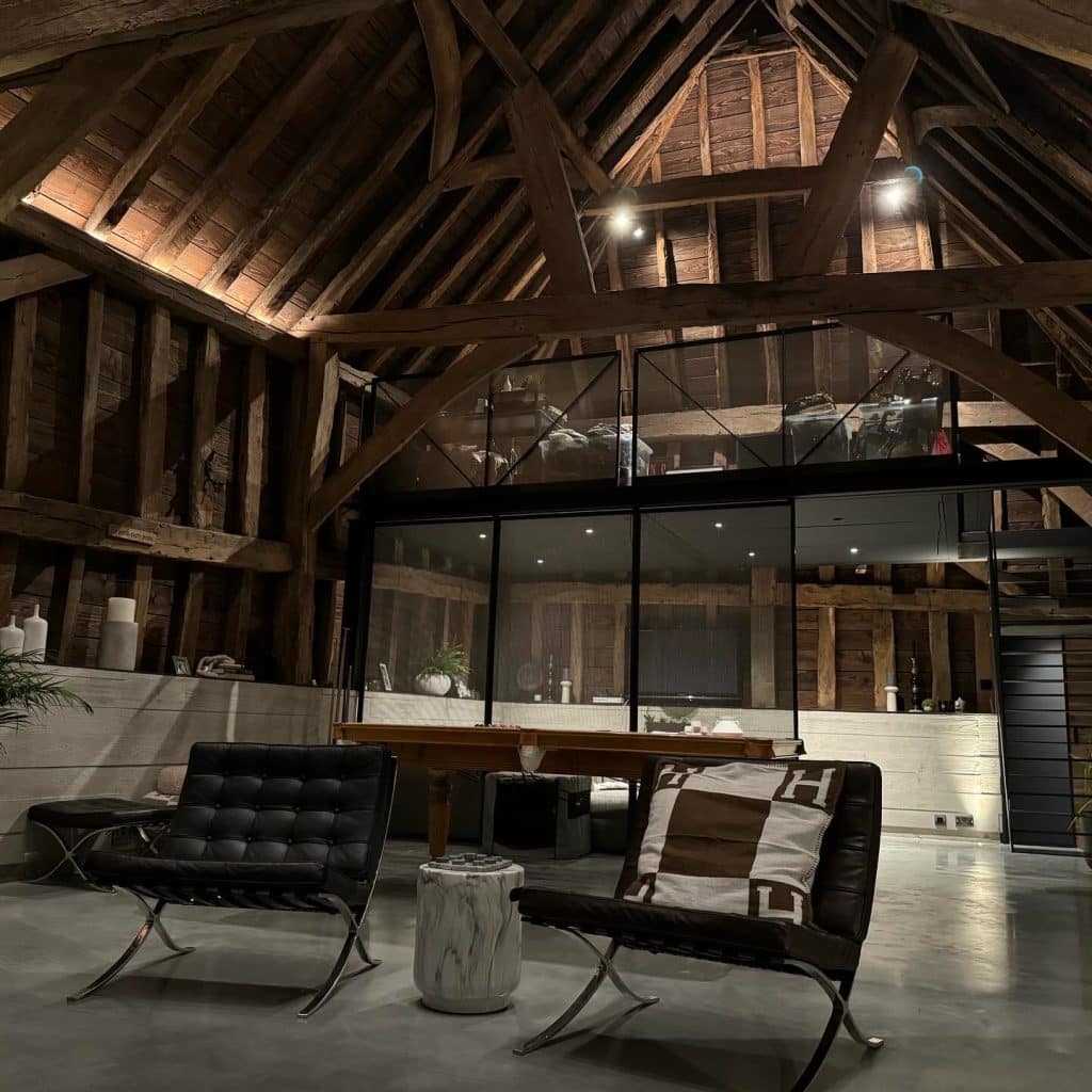 EPPING BARN Barn Int