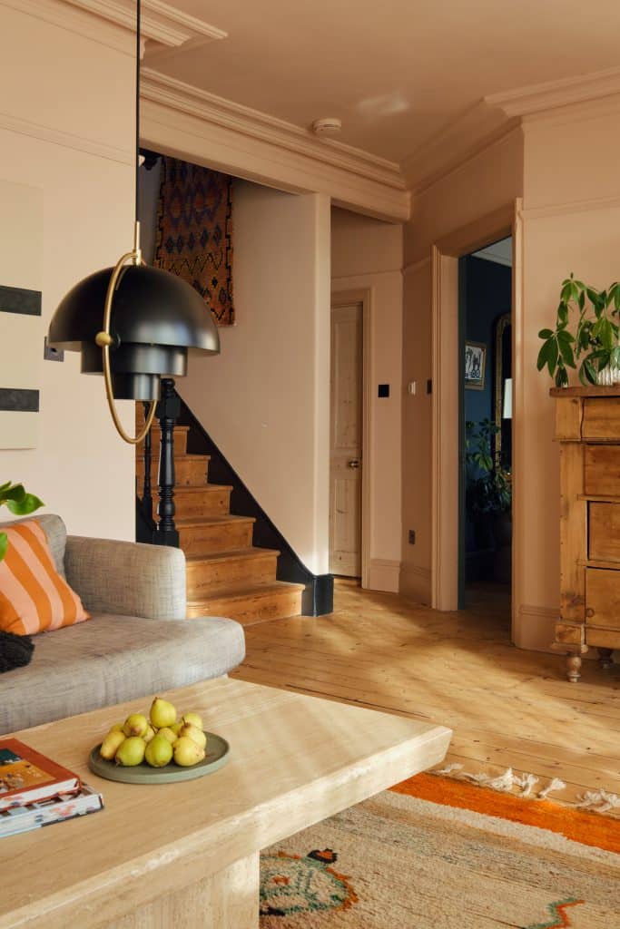 WEAR BAY ROAD Lounge 2