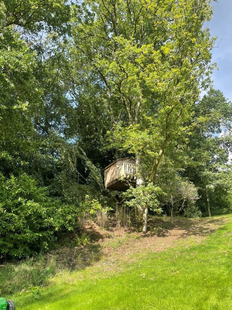 HURST VALE Tree house 1