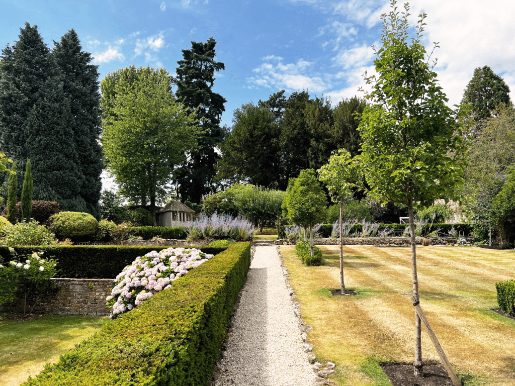 LANGHAM MANOR path 1