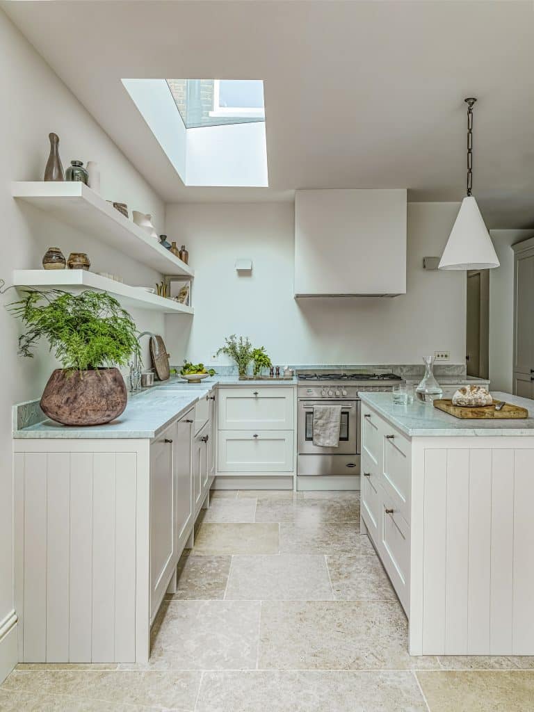 PAS COE STUDIO Emma Pascoe – Kitchen looking down shelves