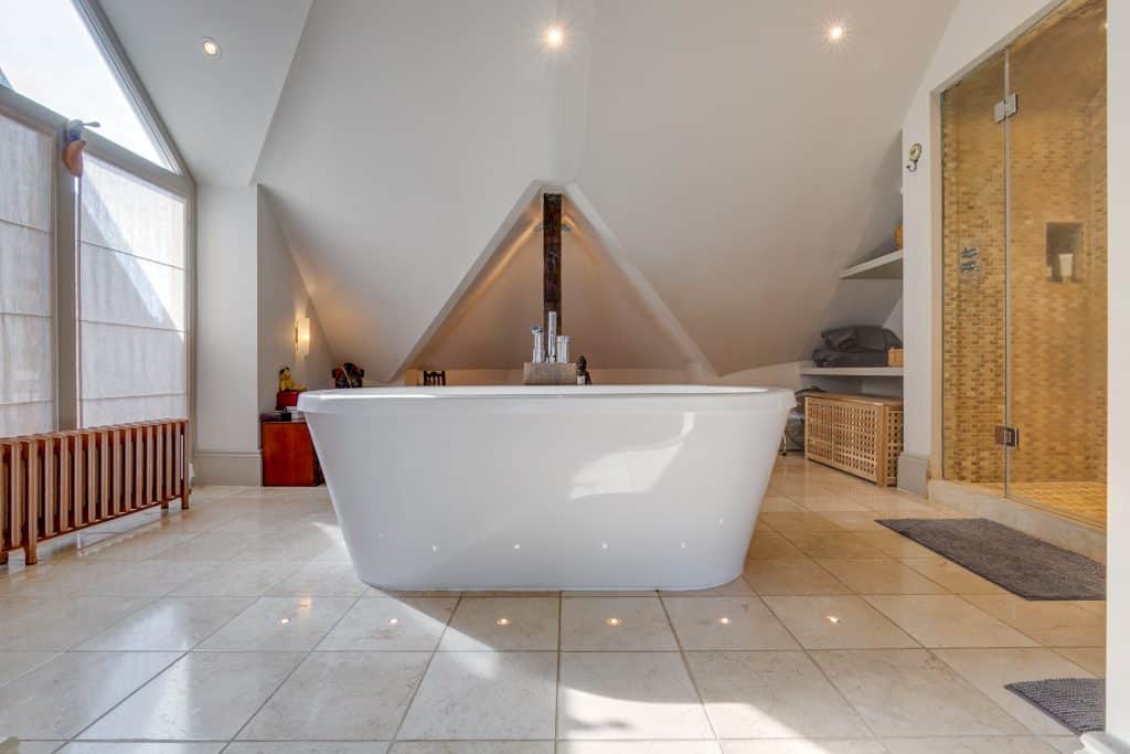 TELFORD PARK Victorian Home EAST LONDON SHOOT LOCATION TP Bathroom 1 tub