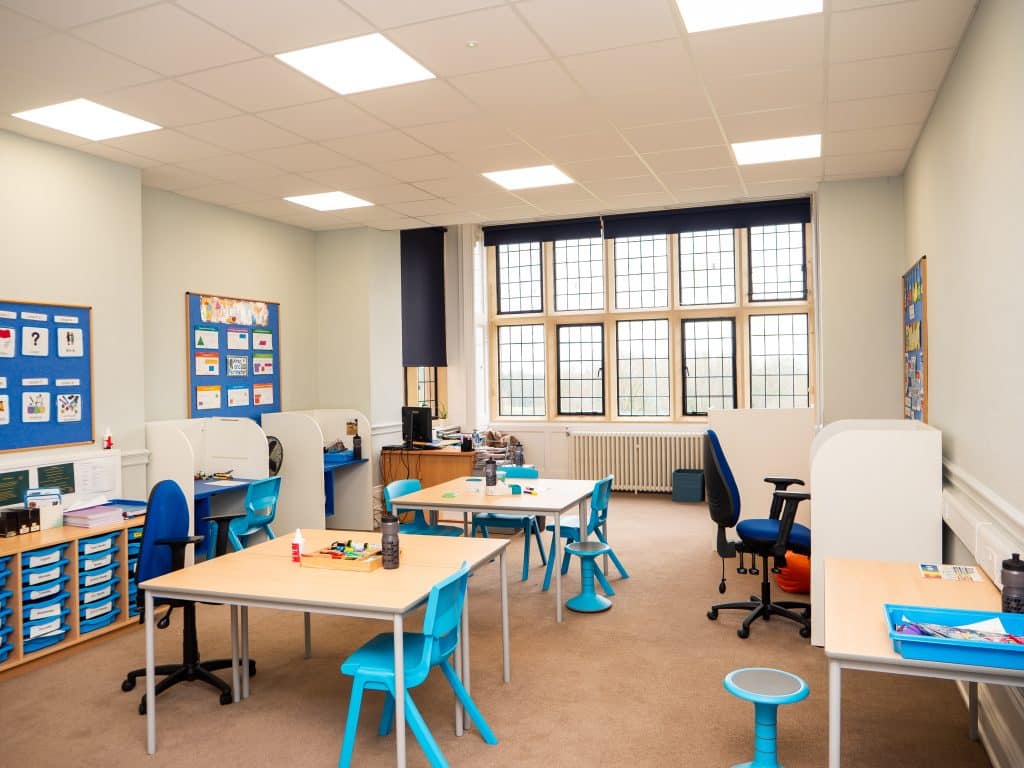 grade ii listed hampshire school shoot location St Edward’s School – Classroom (27)